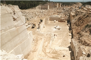 Semi Rijo Salgueira Limestone Quarry