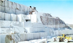 Shiraz Beige Marble Quarry