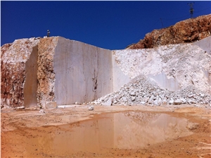 Mioni Beige Marble Quarry