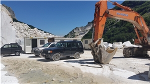 White Carrara Venatino Marble Quarry