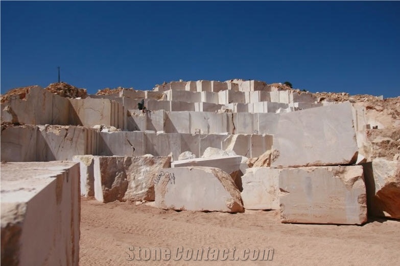 Harmankaya Manca Beige Marble Quarry
