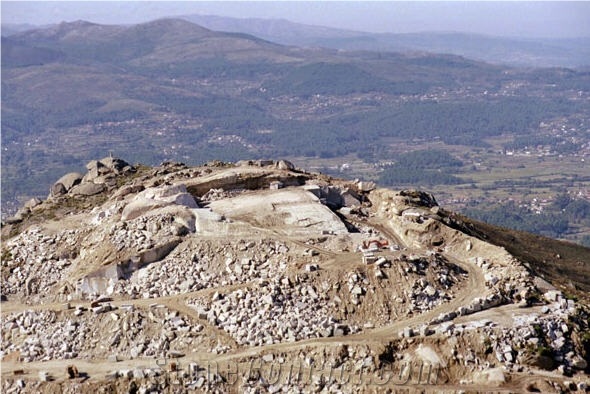 Gris Mondariz Granite Quarry located in Boivao, Portugal
