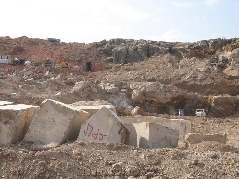 Lome Dasht Ardabil Travertine (Classic Beige Travertine) Quarry