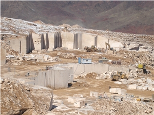 Pichi Travertine Abyaneh Quarry