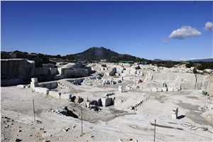 Gris Cadalso Granite Quarry