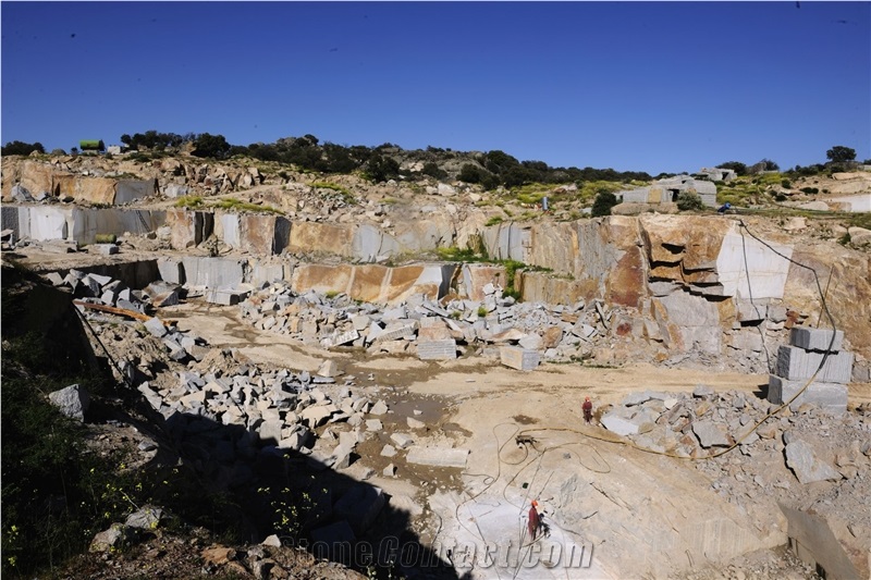 Negro Tezal Granite Quarry