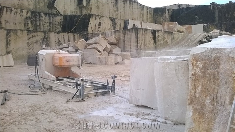 Semi Rijo do Arrimal Limestone Quarry