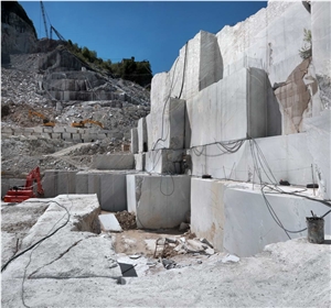 Calacatta Vagli Cremo Marble Quarry III