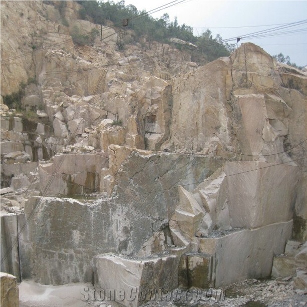 G682 Yellow Granite Quarry