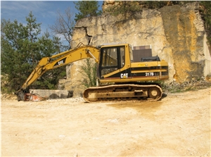 Pierre de Migne Beige Limestone Quarry