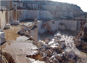 Novana Beige Marble Quarry