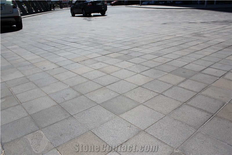 Fargo Hainan Grey Basalt Sawn Cut Cobble Stone with Cat Paw,Chinese Grey Basalt Machine Cut Cube Stone with Cat Paw for Courtyard Road,Walkway Paving