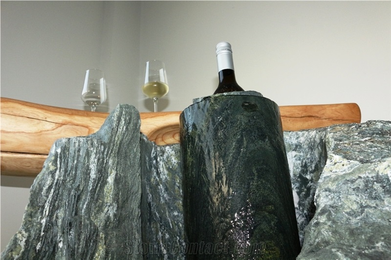Natural Stone Bar with Pannonia Green