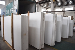 Wholesale China White Quartz Stone Solid Surface Countertop Non-Porous Standard Sizes 126 *63 and 118 *55