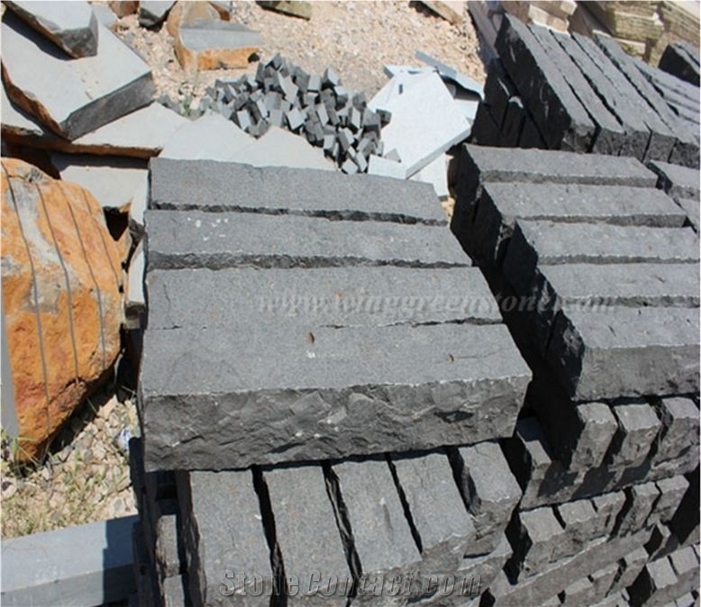 Competitive Price High Quality Zhangpu Black Granite Palisade & Pillar for Outside Decoration