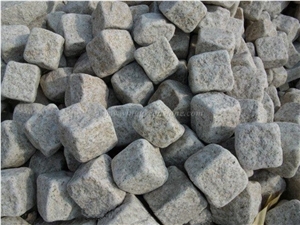 Popular G682 Yellow Granite Cubes, Rusty Yellow Granite Cobble Stone, Tumbled Giallo Rusty Granite Paving Sets, Tumbled Stone Pavers for Garden and Driveway Paving, Xiamen Winggreen Manufacturer