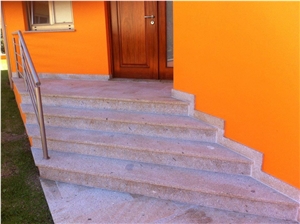 Granito Amarelo Mondim Stairs