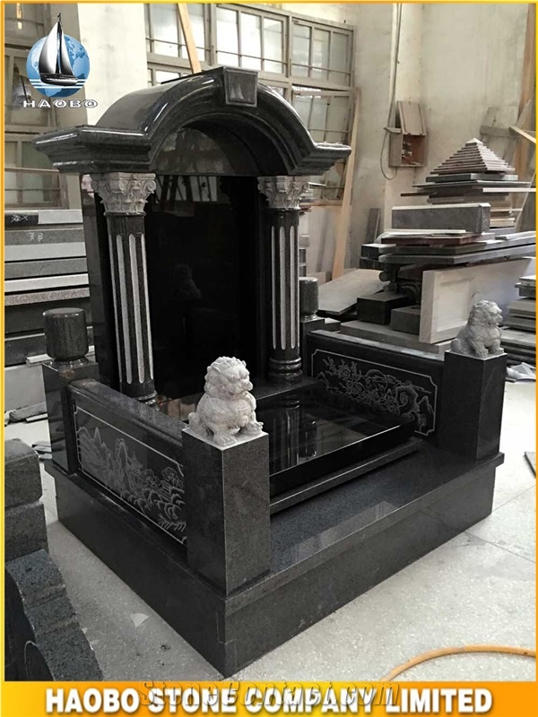 Pilished Black Granite Tombstone with Hand Craved Sculptures Lions