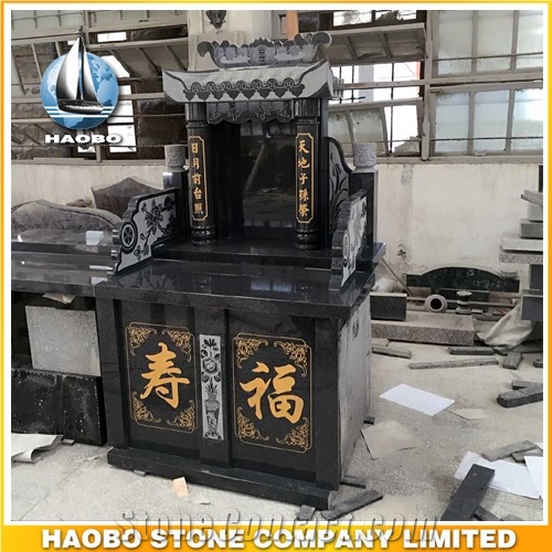 Pilished Black Granite Tombstone with Hand Craved Sculptures Lions