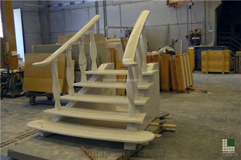 Staircase Realised with Paonazzo Marble and Finely Shaped Twisted Balustrades