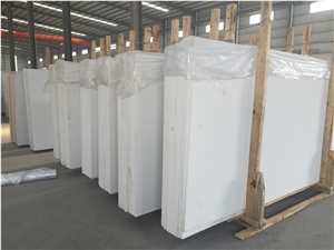China White Manmade Stone Quartz Stone Tiles & Slab Mainly and Widely Used in Kitchen, Bathroom, Bar, School, Hospital and Other Public Place Projects