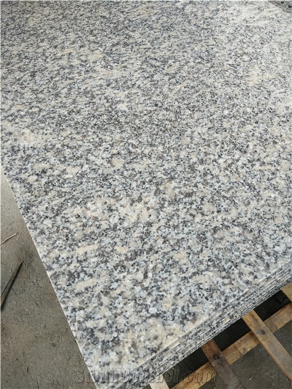 China Grey Granite G602,Granite Tiles on the Extertoir Wall with Bolt Holes