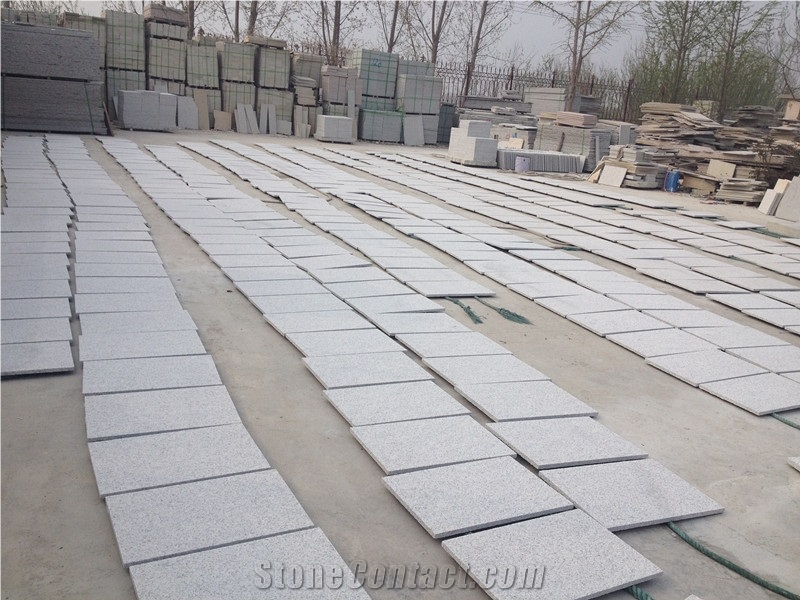 China Shandong Origin White Color Granite G365 Bushhammer Surface Process Floor Wall Tiles Cut to Size Steps Stairs Skirting Risers Cheap Granite