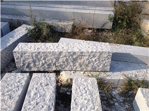 G359 White Granite No Pink Spots Pineappled Surface Kerbstones