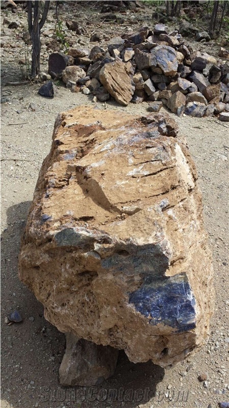 Rough Cut Blue Colored Semi Precious Sodalite Stone