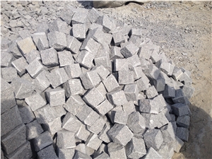 G341 Granite Cubes Pavers Cobbles Natural Split Fine Picked