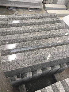 China Cheap Popular Light Grey G602 Bianco Crystal Granite Side Stone, Polished Surface Kerbstone with Bevel Edge, Road Curbstone, Natural Building Stone Outdoor, Factory Wholesale Good Price, Quarry