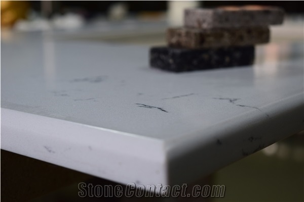 Carrara White Veined Quartz Stone Surfaces Kitchen Countertops with High Gloss and Hardness