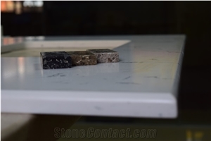 Carrara White Veined Quartz Stone Surfaces Kitchen Countertops with High Gloss and Hardness