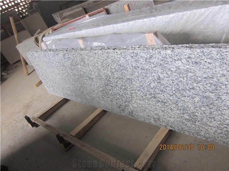China Polished Spray White Granite Tiles & Slabs
