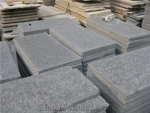 China Black Granite Tiles Slabs Flamed Absolute Black Granite