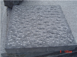 China Black Basalt G684 Picked Surface Tiles for Floor Paving or Wall Cladding