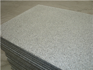 China Shandong White Pearl Granite Tile and Slab for Floor Paving or Wall Cladding