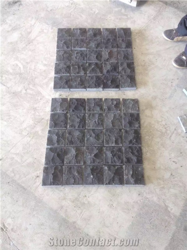 Fargo Zhangpu Black Basalt Cobble Stone on Mesh, Chinese Black Basalt Natural Split Paving Sets, Black Basalt 3cm Thick Mesh Exterior Pattern for Garden Stepping/ Walkway Pavers