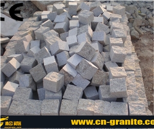 China Yellow Granite G682 Cubestone & Pavers,Rusty Yellow Granite Stone Cobble Stone for Garden Decorate