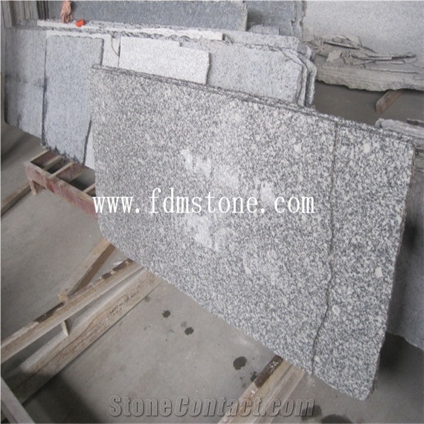 Factory Natural Grey Color Split Surface Cheap Granite Cobble Stone for Road Border,Sesame White Cubes Stone,Paving Stone
