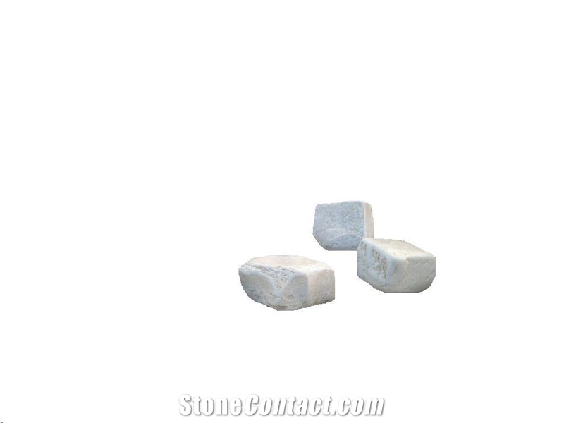 Italian limestone cubes tumbled