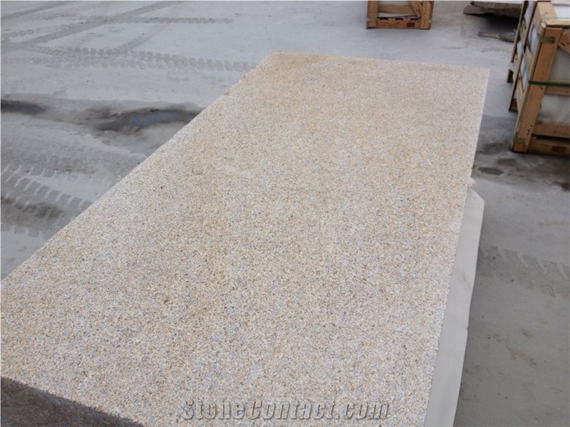 G682 China Yellow Rustic Yellow Granite Padang Giallo Golden Sand Sunset Gold Bushhammered Building Stones Landscapes Kerbstone Road Stone