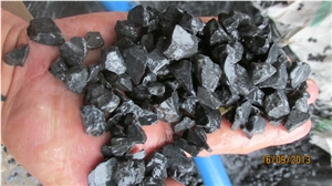 China Natural Crushed Black Stone,Black Granite Chips,Pebble Stone,Cobbles,River Stobe