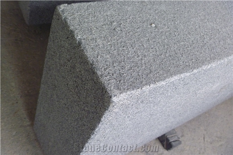 Dark Grey Granite G654 Flamed Surface Curbstone,Padang Dark Grey Granite Kerbstone Sesame Black Grey Granite Road Stone