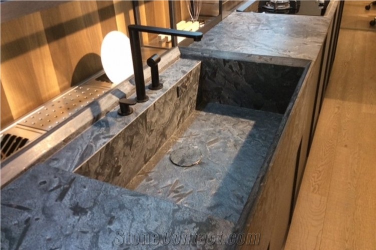 Iron Grey Quartzite Kitchen Countertop with Solid Farm Sink