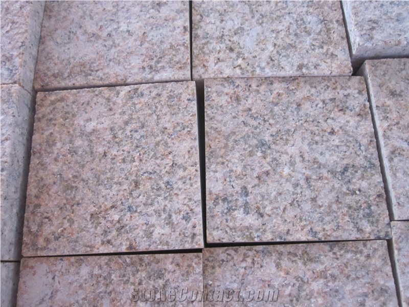 China Rusty Yellow Granite G682 Paving Stone Flamed, Yellow Pink Granite Cobbles