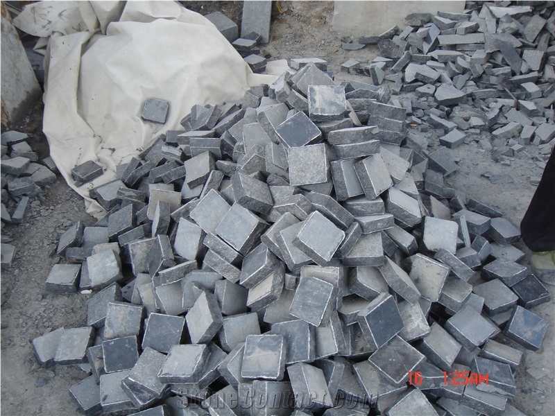 China Black Basalt G684 Fuding Black Cleft/Split and Tumbled Cube Stone Pavers