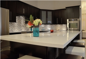 White Quartz Stone Kitchen Quartz Surfaces for Countertops Island Tops Bar Tops Used in Interior Renovations from China Available in Customized Sizes