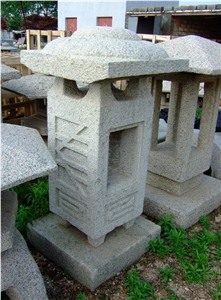 Chinese Garden Stone Lantern ,Japanese Natural Stone Lantern in Landscaping