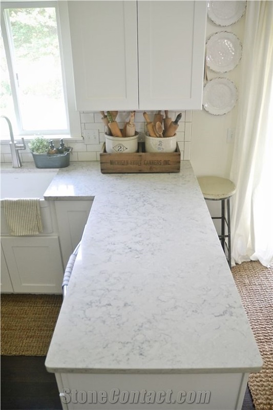 Bst D3001 Carrara Marble Like Quartz Stone Slab with Veined Movement and Random Pattern Fit for Kitchen Countertop Bench Top and Bathroom Vanity Top